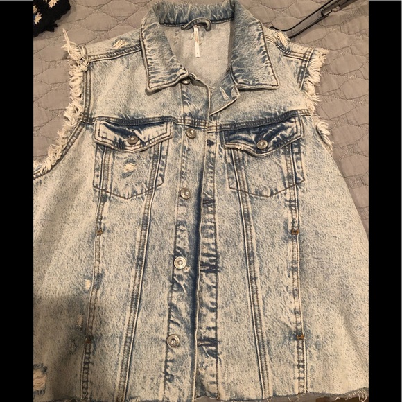 NWOT Free People distressed denim vest Size small - Picture 1 of 5